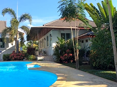 Nuch's Apple Guest House