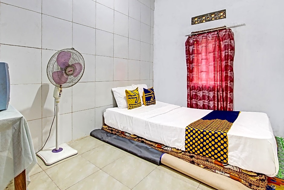 SPOT ON 92535 Guest House Pak Darso