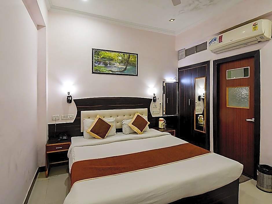 OYO 5539 Merit Hotel                                                                        