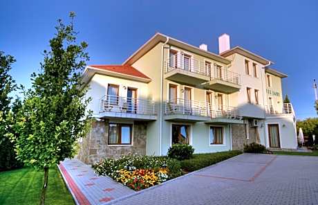 Jade Hotel-Ezüsthíd Hotel