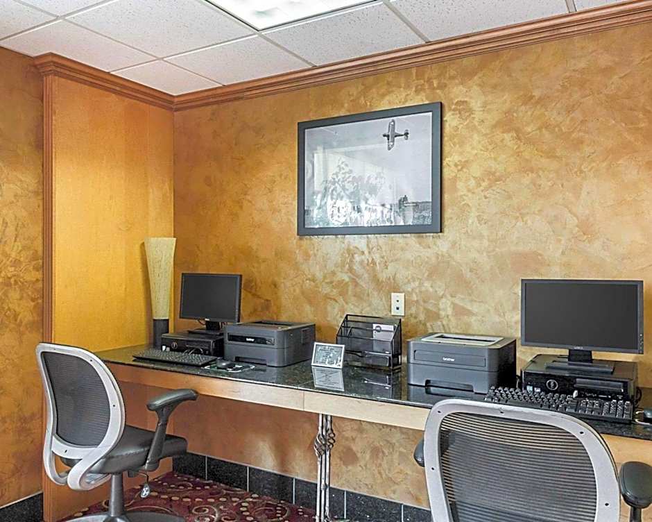 Comfort Suites Airport Wichita