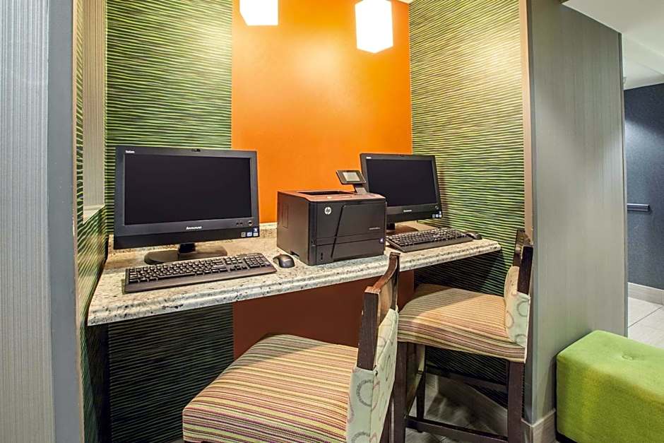 La Quinta Inn & Suites by Wyndham Erie