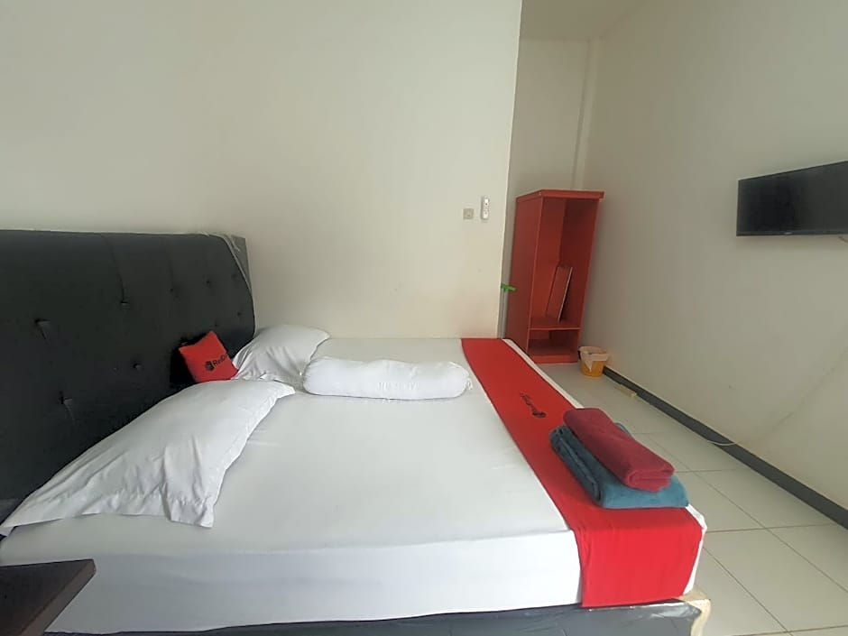 RedDoorz @ Permana Homestay near Supadio Airport Pontianak