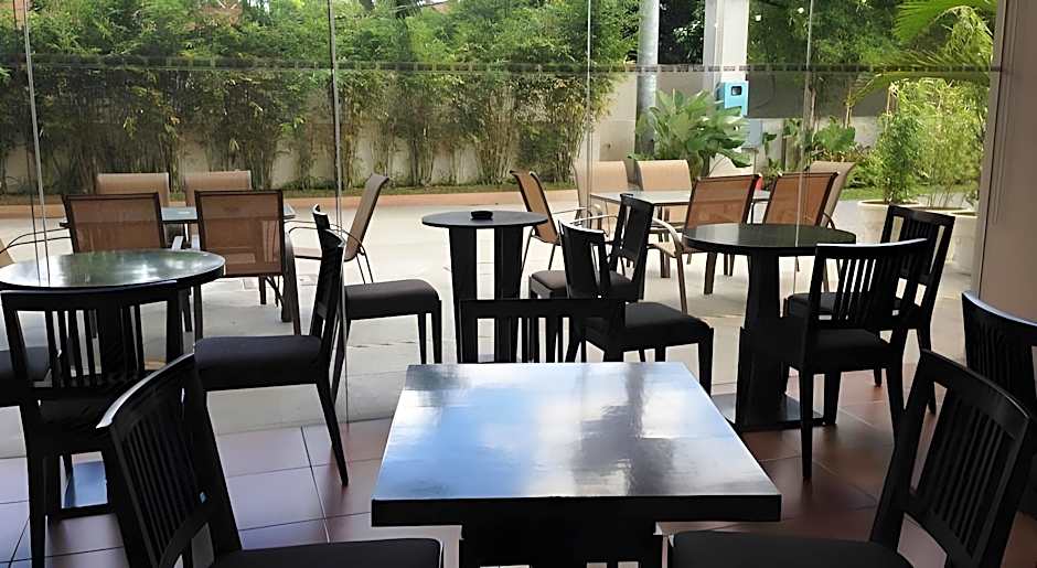 Main Hotel and Suites Cebu