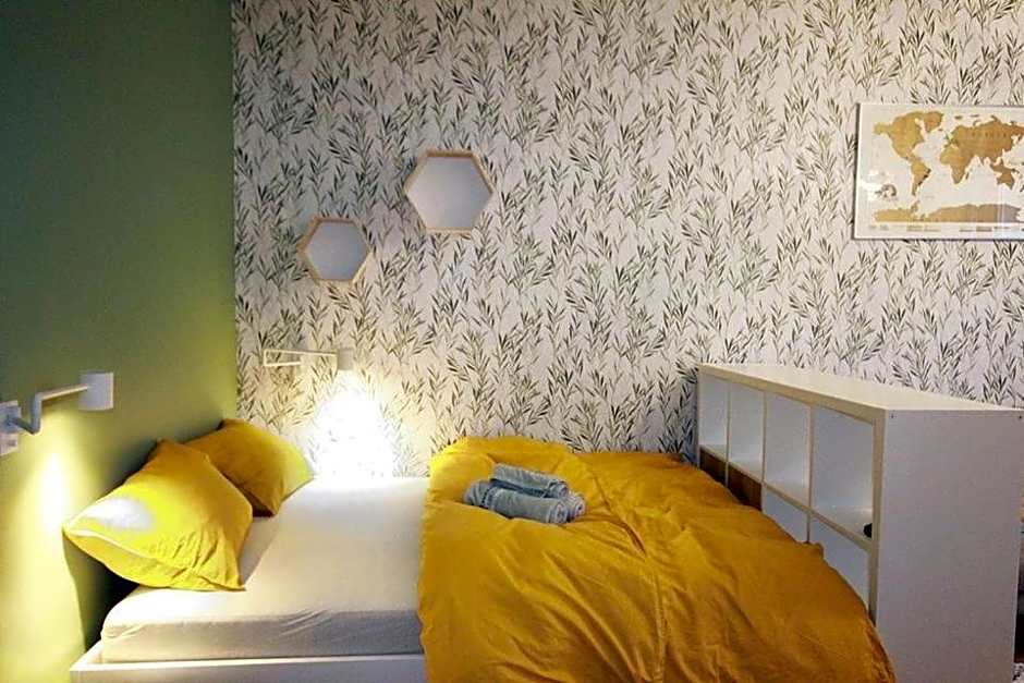 Acacia Private Rooms & Studios