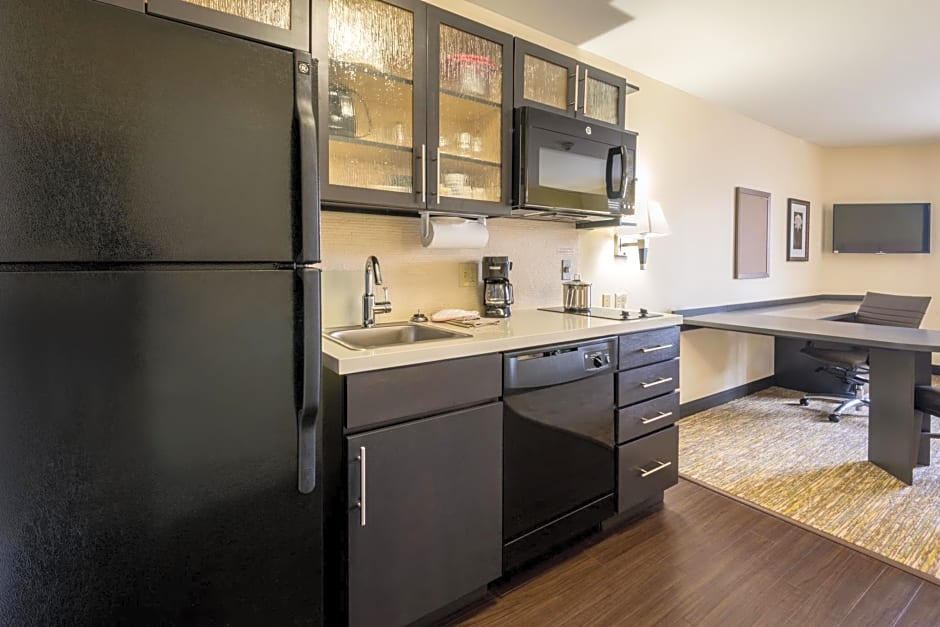 Candlewood Suites Del City, an IHG Hotel