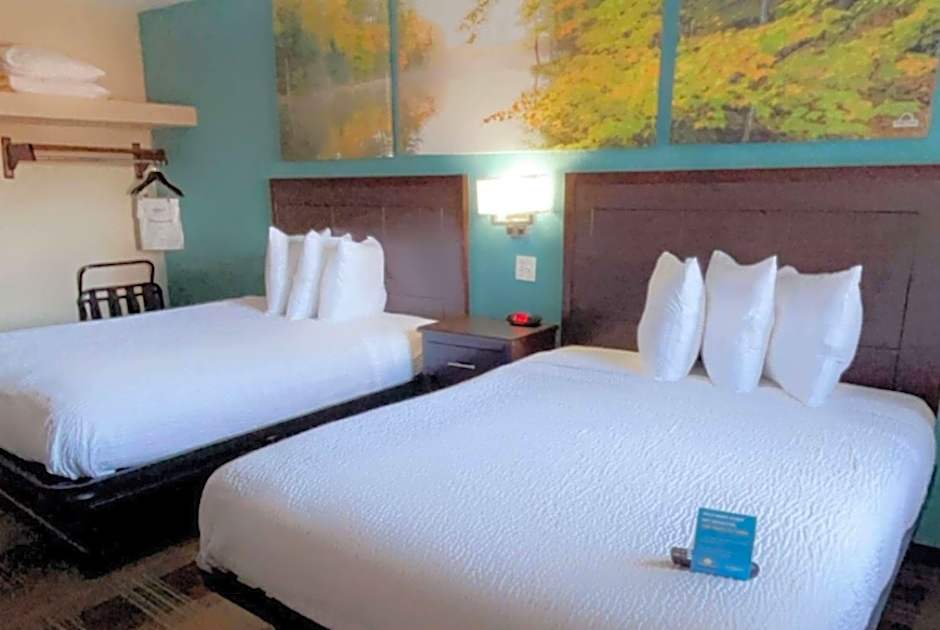 Days Inn & Suites by Wyndham Springfield on I-44