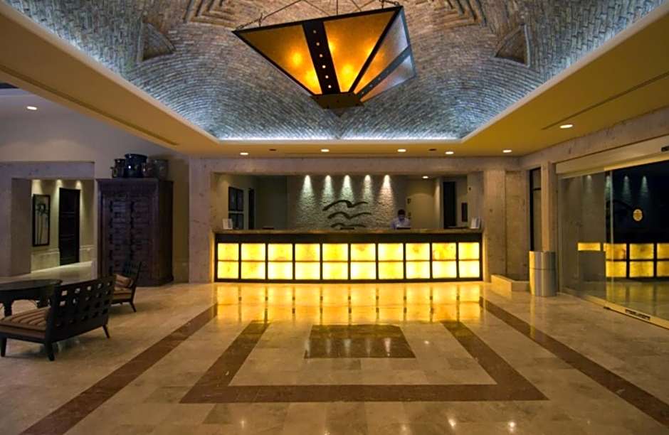 3 Br CONDO AVAILABLE IN LAS PALOMAS SANDY BEACH
