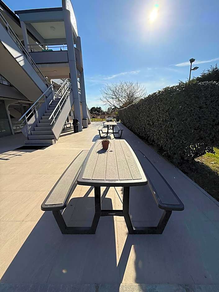 Fasthotel Roissy - Saint-Witz