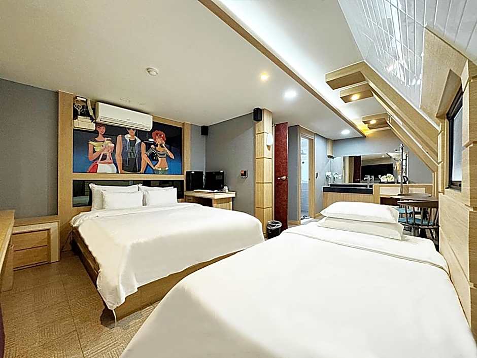 Photo 1 of 12 of Deluxe 2 Beds