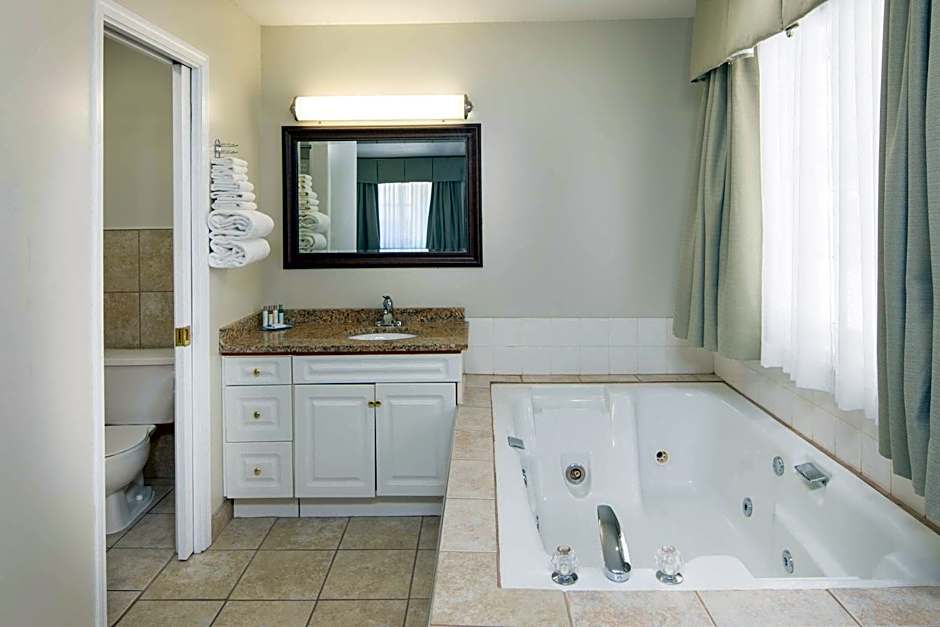 Travelodge by Wyndham Golden Sportsman Lodge