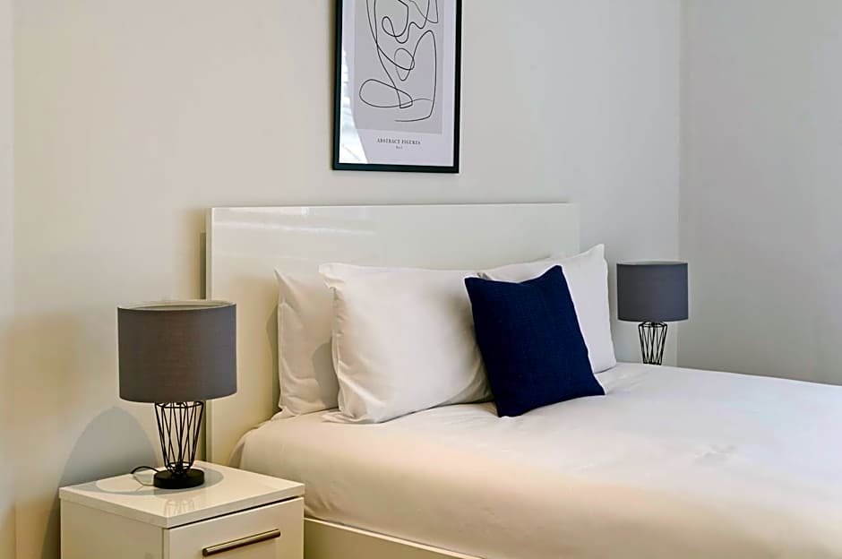 Red Lion Court by City2Stay