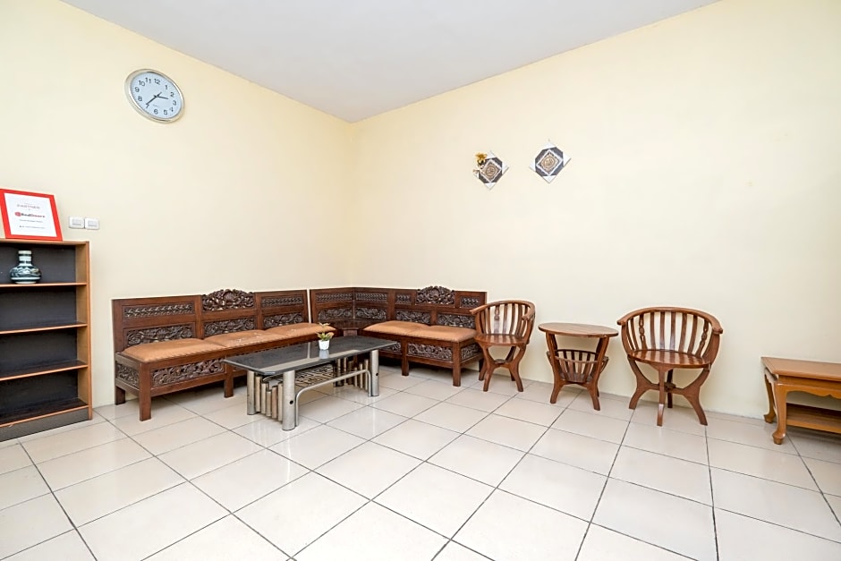 RedDoorz Syariah @ Danau Maninjau Sawojajar