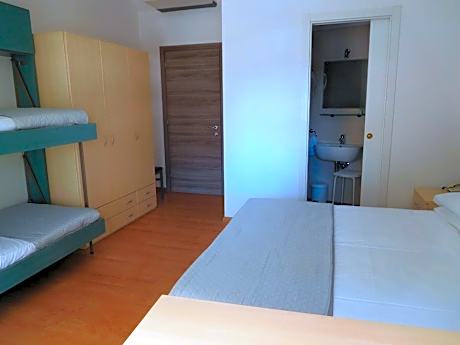 Economy Quadruple Room