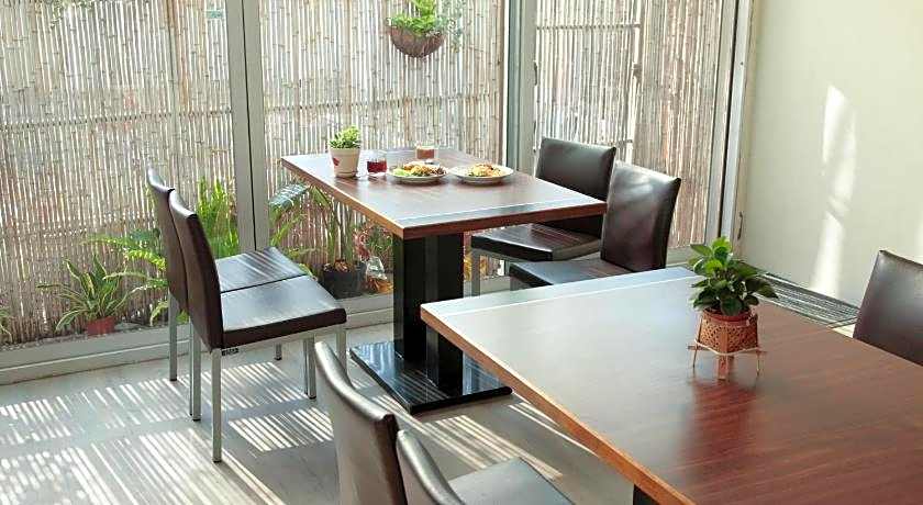 Cambridge Hotel Yung Kong