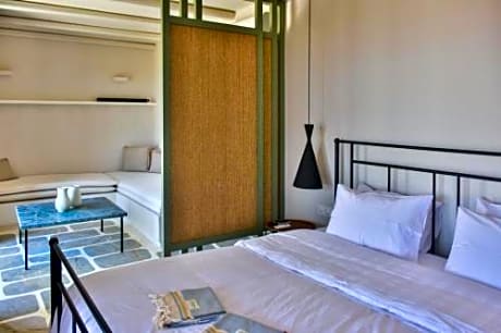 Signature Suite Mini Jetted Pool Sea View