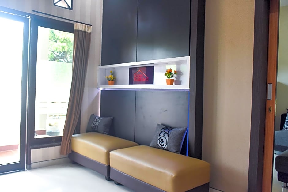 RedDoorz Syariah near Gelora Delta Sidoarjo 2