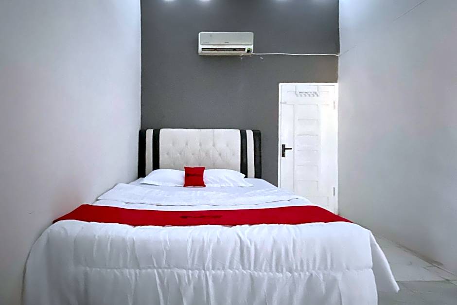 RedDoorz Syariah near RSU Sylvani Binjai