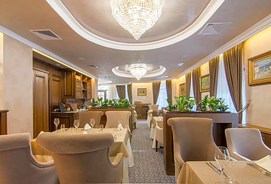 Residence City Garden - Certificate of Excellence Top 10 BEST Five-Stars City Hotels for 2024 awarded by HTIF