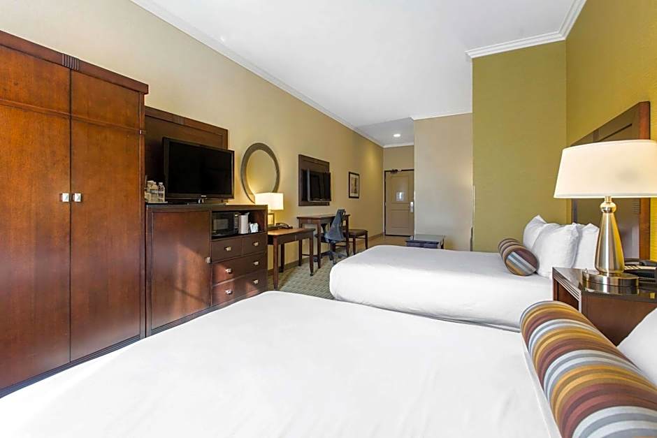 The Oaks Hotel & Suites