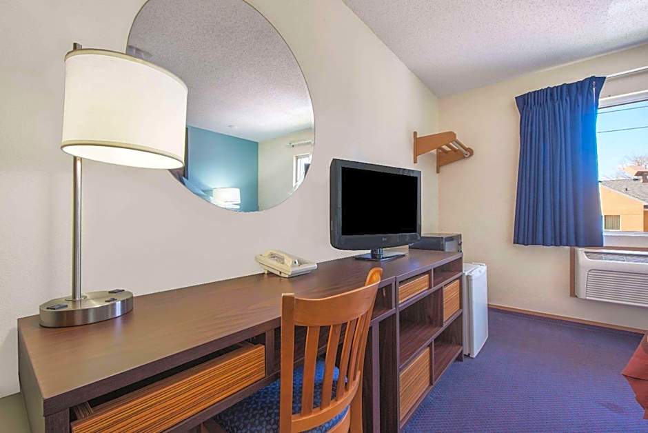 Super 8 by Wyndham College Station