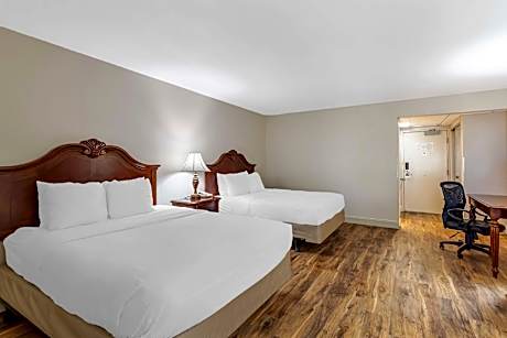 2 Queen Bed Accessible Roll In Shower