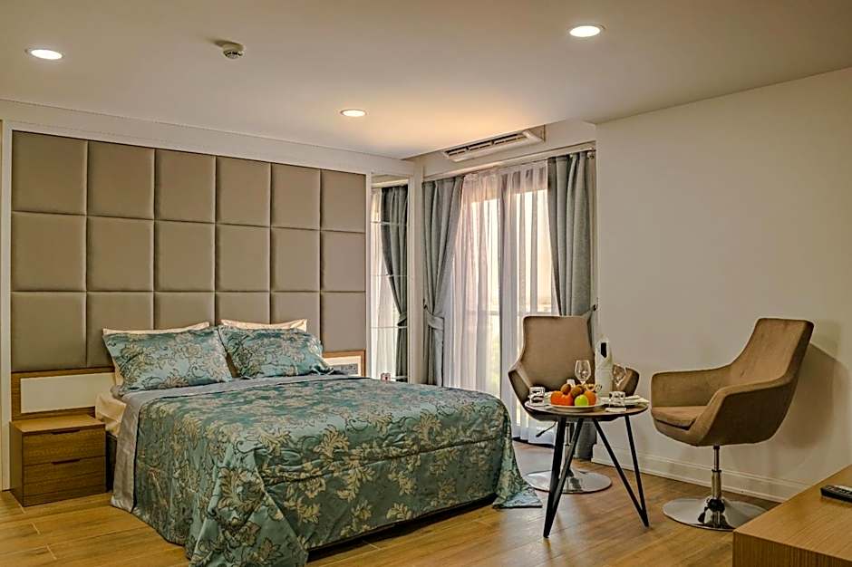 Novel Centre Point Hotel