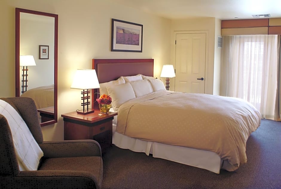 Larkspur Landing Hillsboro - An All-Suite Hotel