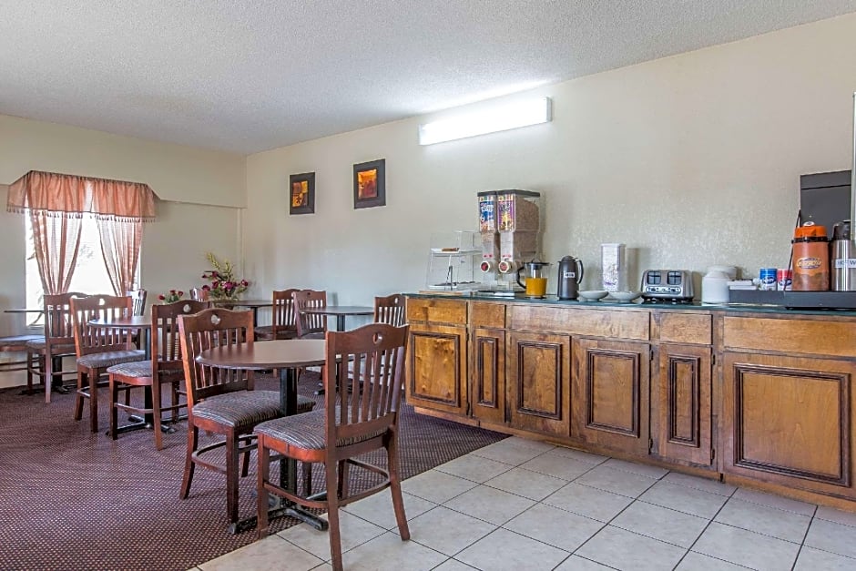 Rodeway Inn & Suites