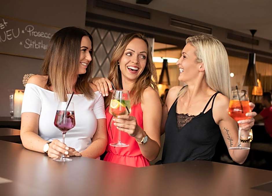 Hotel Locker & Legere