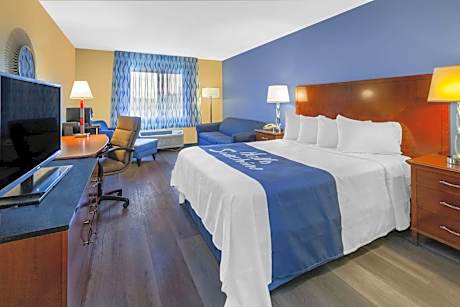 Deluxe Queen Room - Non-Smoking