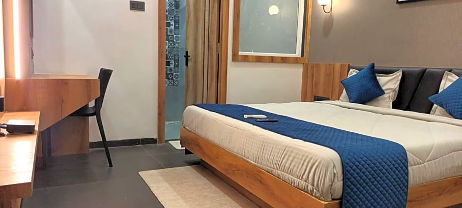 HOTEL THE GOLDEN TREE