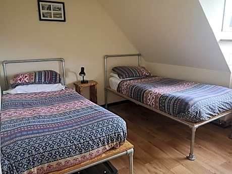 Standard Twin Room with Mountain View