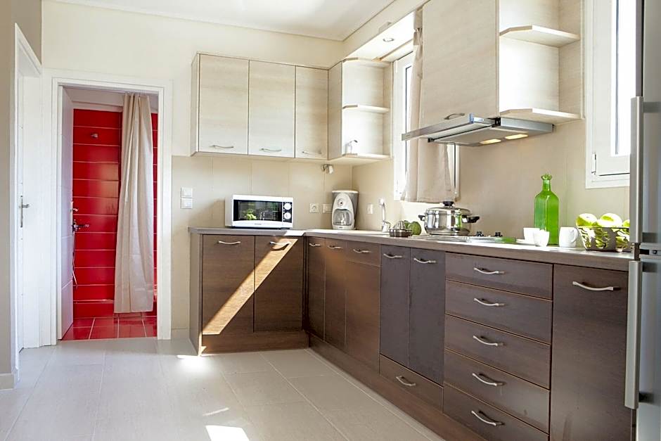 Meliti Waterfront Suites