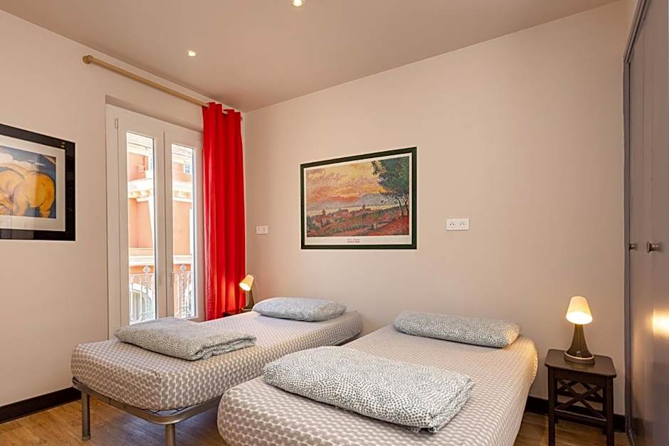 Villa Saint Exupery Beach Hostel