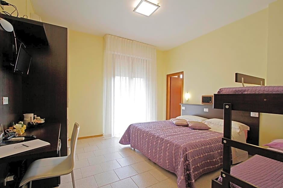 Hotel Deborah
