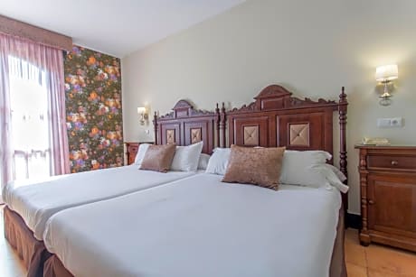 Double Room (2 Adults + 1 Child )