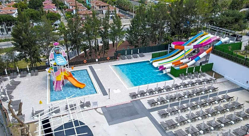 Ramada Hotel & Suites by Wyndham Kusadasi