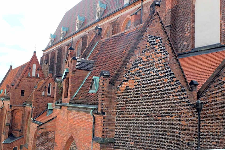 Academus Pub & Guest House