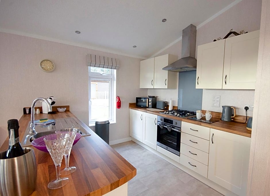 Hollicarrs - Long Lane Lodge