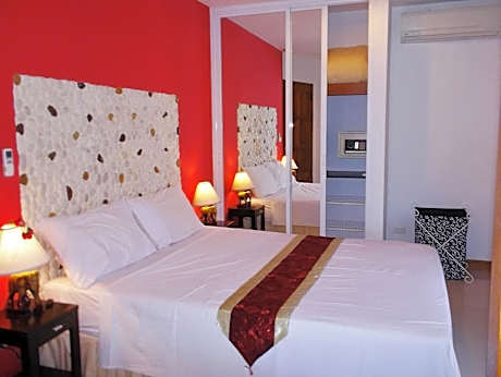 One-Bedroom Suite with Sea View