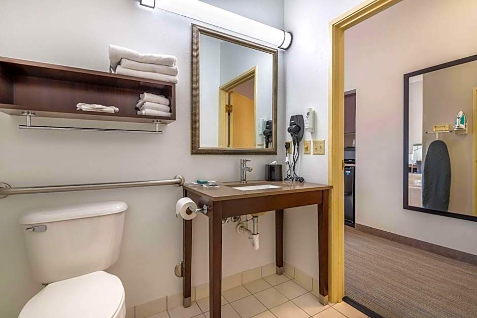 Country Inn & Suites by Radisson, Watertown, SD