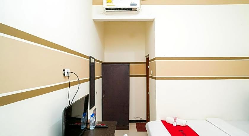 RedDoorz Syariah near Marvell City Mall 2