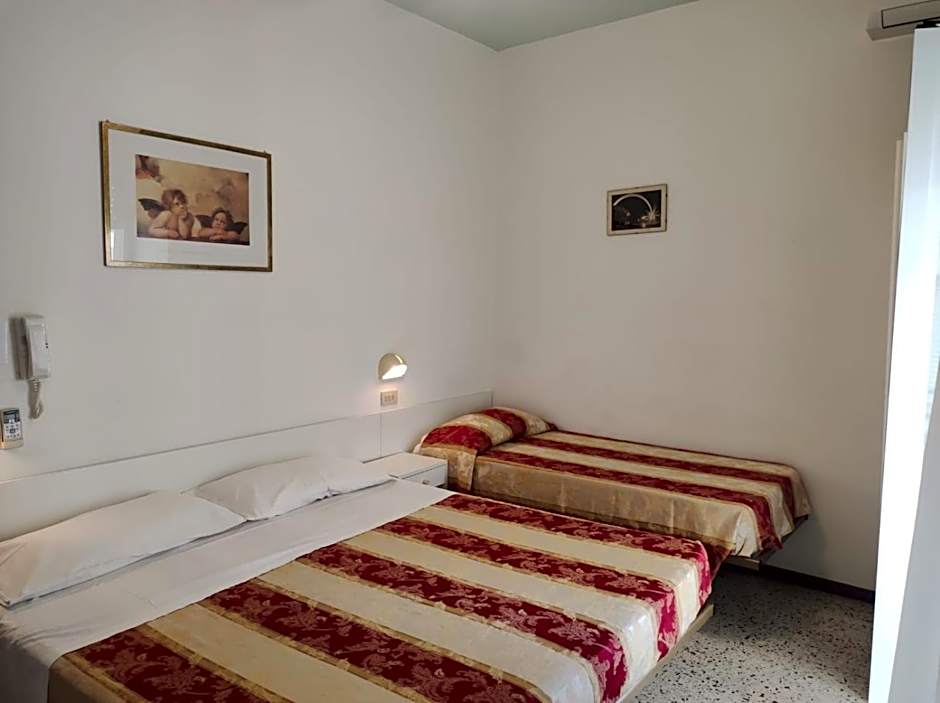 Hotel Diana
