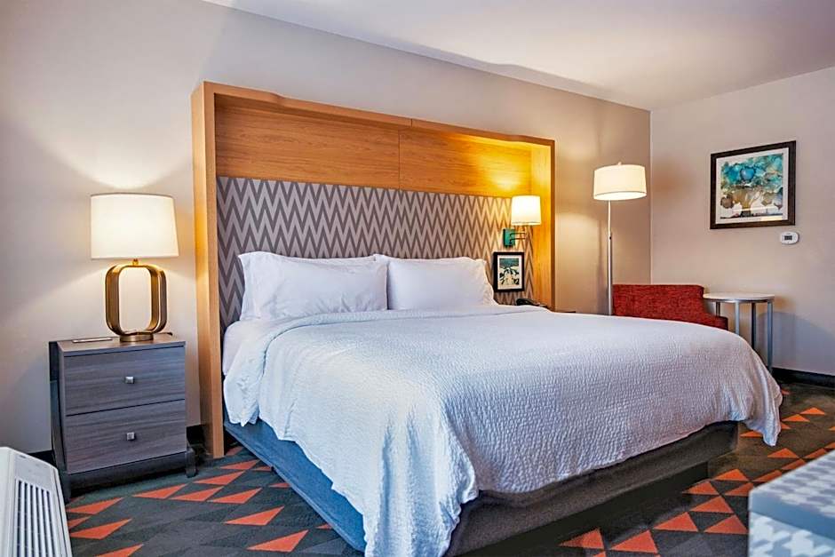 Holiday Inn & Suites Philadelphia W - Drexel Hill by IHG