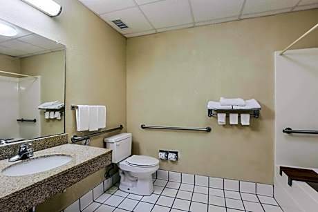 Queen Room with Two Queen Beds - Accessible/Non-Smoking