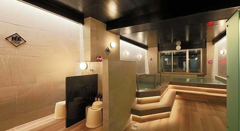 Rembrandt Cabin and Spa Shimbashi - Men Only