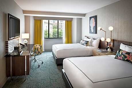 Two Queen Beds City View - Accessible Tub