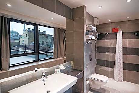 Premium Double or Twin Room (1 Queen Bed)