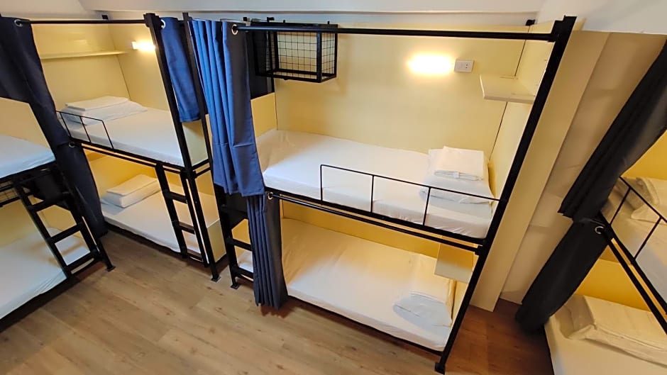 Nomad's Hub - Best Value Co-living Hostel